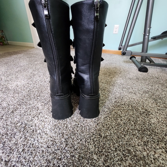 Platforms - Picture 2 of 10